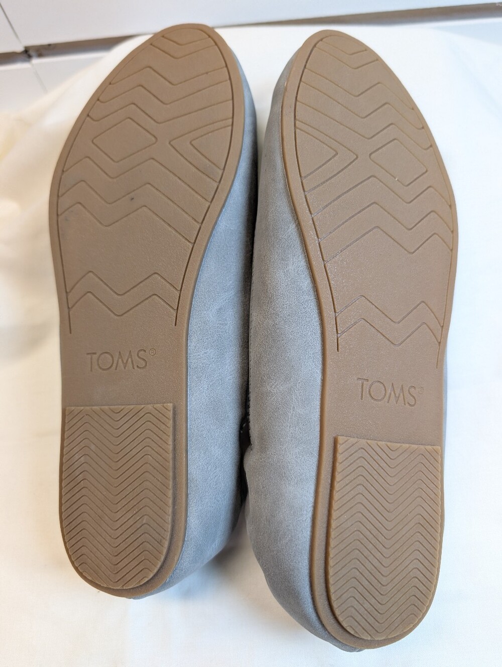 Toms Judith Grey Suede PU Faux Leather Lightweight Ballet Flats Size 6.5 NWOB - Picture 7 of 8